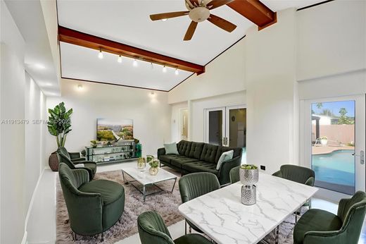 Villa - Hialeah, Miami-Dade County