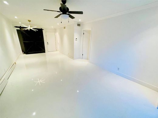 Residential complexes in Fort Lauderdale, Broward County