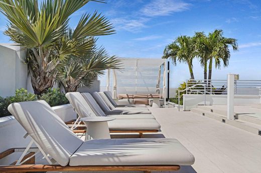 Residential complexes in Boca Raton, Palm Beach