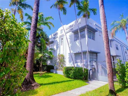 Residential complexes in Miami Beach, Miami-Dade