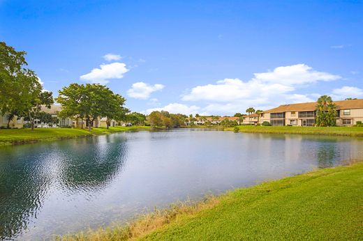 Residential complexes in Greenacres City, Palm Beach
