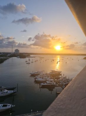 Κτίριο σε North Bay Village, Miami-Dade County