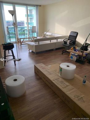 ハリウッド, Broward Countyのアパートメント・コンプレックス