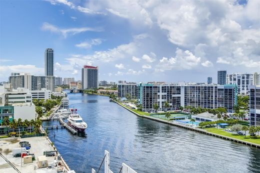 Residential complexes in Hollywood, Broward County