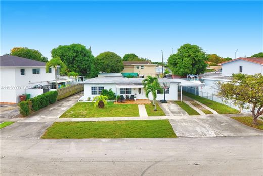 Βίλα σε Hialeah, Miami-Dade County