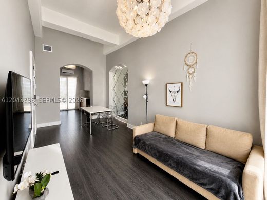 Residential complexes in Miami Beach, Miami-Dade