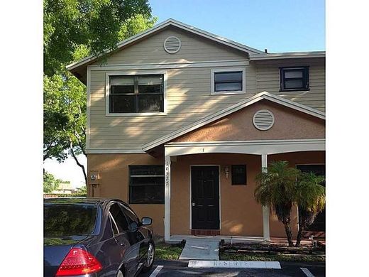Townhouse in Pembroke Pines, Broward County