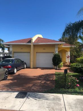 Villa in Hallandale, Broward County