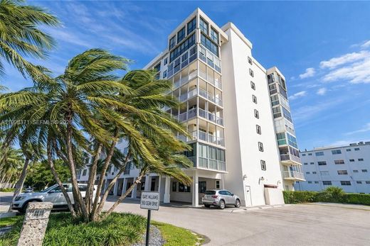Residential complexes in Key Biscayne, Miami-Dade