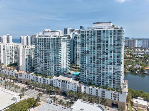 Complexes résidentiels à Sunny Isles Beach, Comté de Miami-Dade