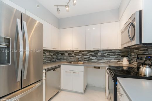 Residential complexes in Miami Beach, Miami-Dade