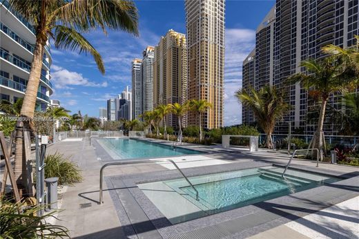 Complexes résidentiels à Sunny Isles Beach, Comté de Miami-Dade