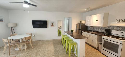 Residential complexes in Miami Beach, Miami-Dade