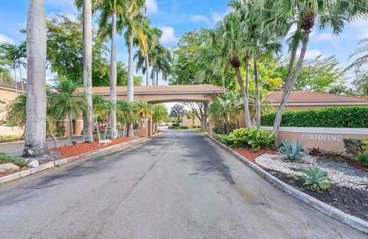 Residential complexes in Coral Springs, Broward County