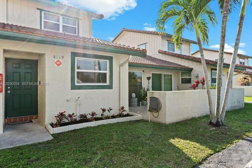 Townhouse in Coral Springs, Broward County