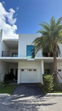 Townhouse in Hollywood, Broward County
