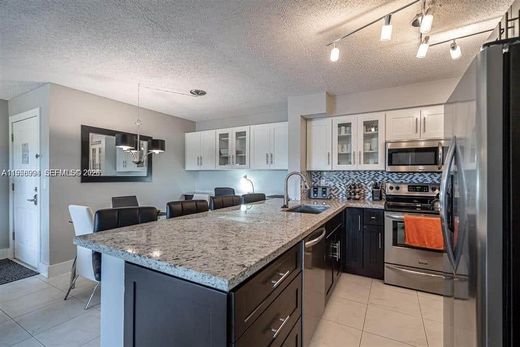 Residential complexes in Pompano Beach, Broward County