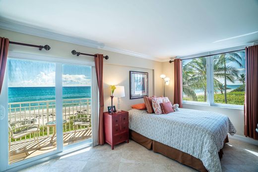 Residential complexes in Highland Beach, Palm Beach