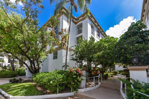 Residential complexes in Boca Raton, Palm Beach