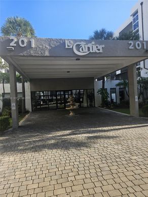 Residential complexes in Sunny Isles Beach, Miami-Dade