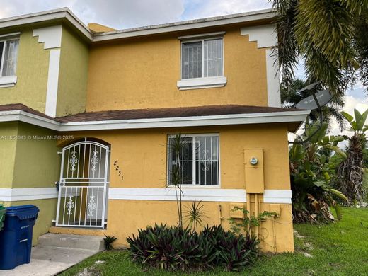 تاون هاوس ﻓﻲ Opa-locka North  (historical), Miami-Dade County