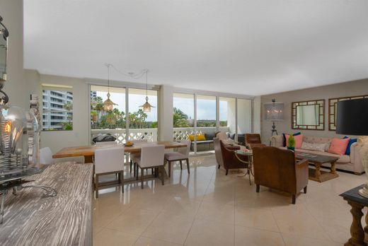 Residential complexes in Boca Raton, Palm Beach