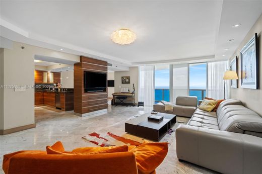 Complexes résidentiels à Sunny Isles Beach, Comté de Miami-Dade