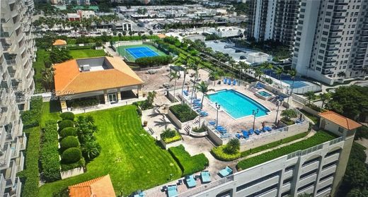 Residential complexes in Fort Lauderdale, Broward County