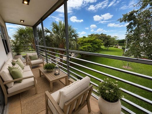 Residential complexes in Boca Raton, Palm Beach