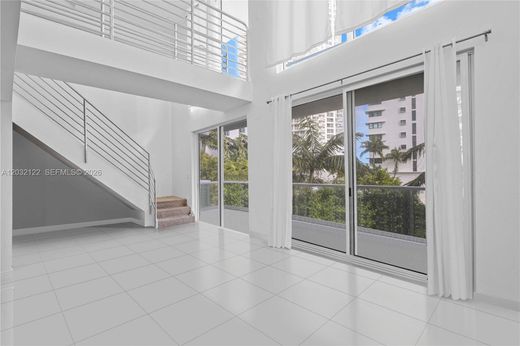 Residential complexes in Miami Beach, Miami-Dade