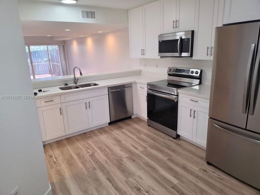 Casa di città a Pembroke Pines, Broward County