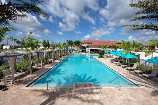 تاون هاوس ﻓﻲ Hialeah Gardens, Miami-Dade County