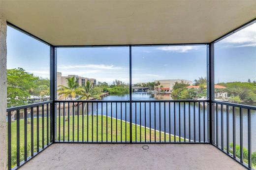 Residential complexes in Boca Raton, Palm Beach