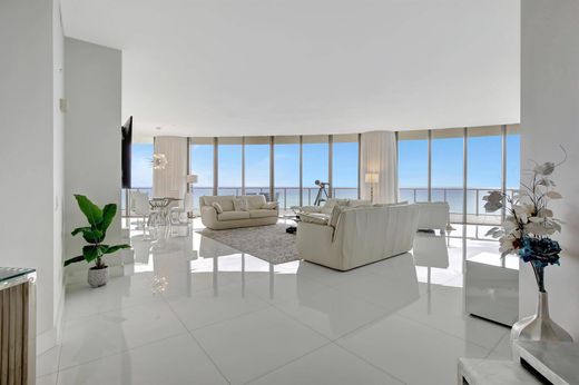 Residential complexes in Bal Harbour, Miami-Dade