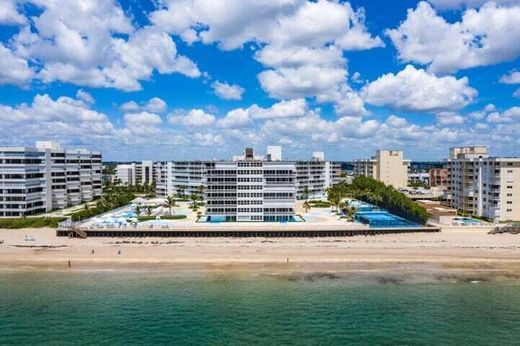 Residential complexes in South Palm Beach, Palm Beach