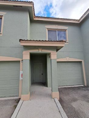 Residential complexes in Royal Palm Beach, Palm Beach