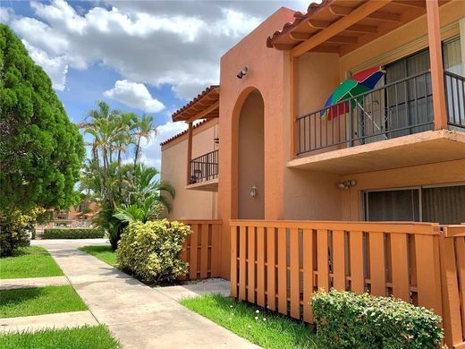 Residential complexes in Miami Lakes, Miami-Dade