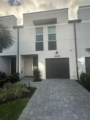 Townhouse in Mangonia Park, Palm Beach