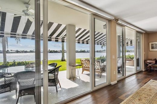 Residential complexes in Palm Beach, Florida