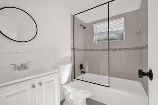 ‏בניין ב  מיאמי, Miami-Dade County