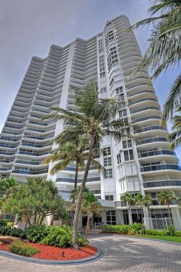 Residential complexes in Sunny Isles Beach, Miami-Dade
