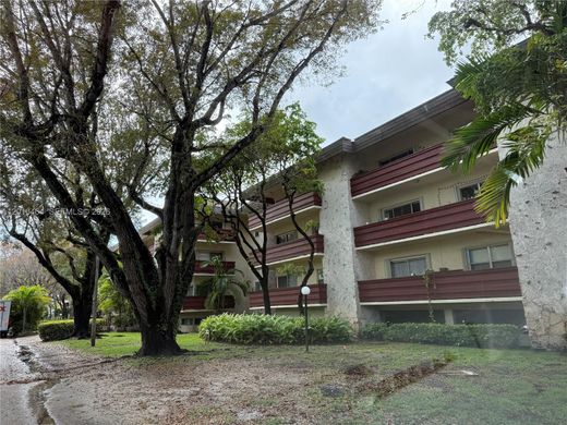 Residential complexes in Coral Gables, Miami-Dade