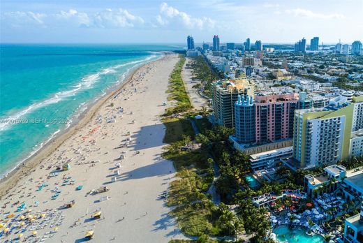 Complexes résidentiels à Sunny Isles Beach, Comté de Miami-Dade