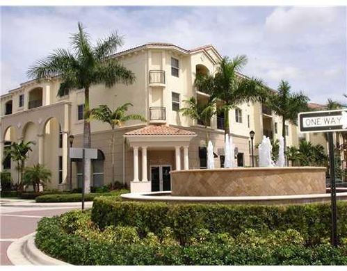 Residential complexes in Boynton Beach, Palm Beach