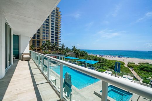 Residential complexes in Palm Beach Shores, Palm Beach