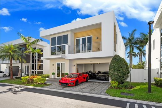 Villa - Doral, Miami-Dade County
