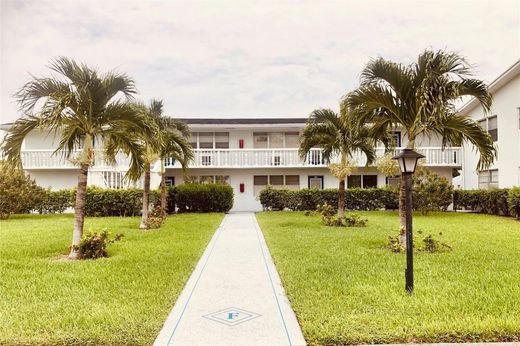 Residential complexes in Deerfield Beach, Broward County