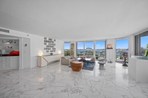 Residential complexes in Palm Beach, Florida
