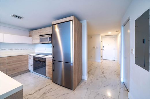 Residential complexes in North Miami Beach, Miami-Dade