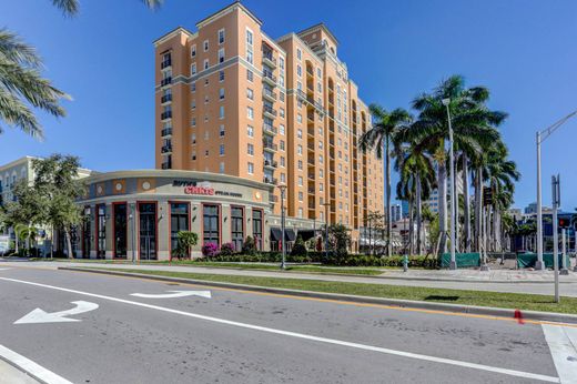 Residential complexes in West Palm Beach, Palm Beach